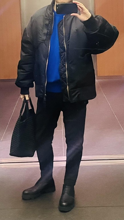 冬カジュアルを、都会的デートで身につける工夫