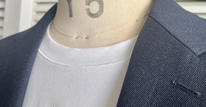 Tシャツがカジュアルすぎる？ジャケット着こなしの盲点